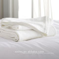 100% Baumwolle 300gsm weiße Full-Size-Decke für Baby-Nutzung